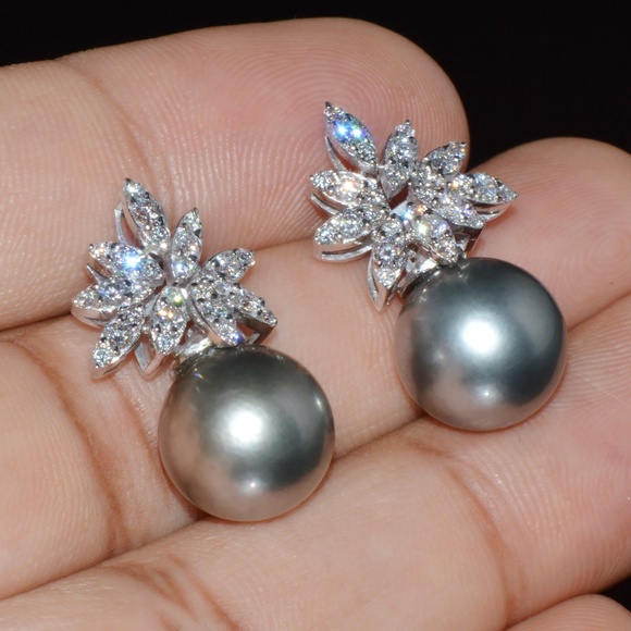 CERTIFIED NATURAL 23.13CTS VS F DIAMOND TAHITIAN PEARL SOLID 18K GOLD EARRINGS - Picture 1 of 10